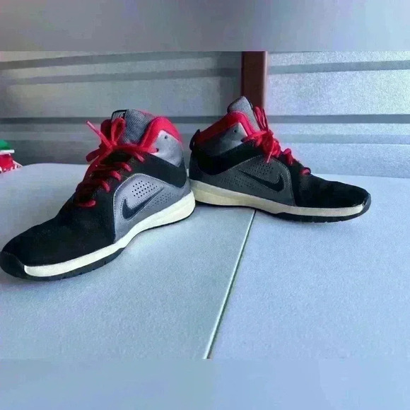 Size 6.5 Y - Nike Team Hustle D6 Red Silver - Picture 3 of 6